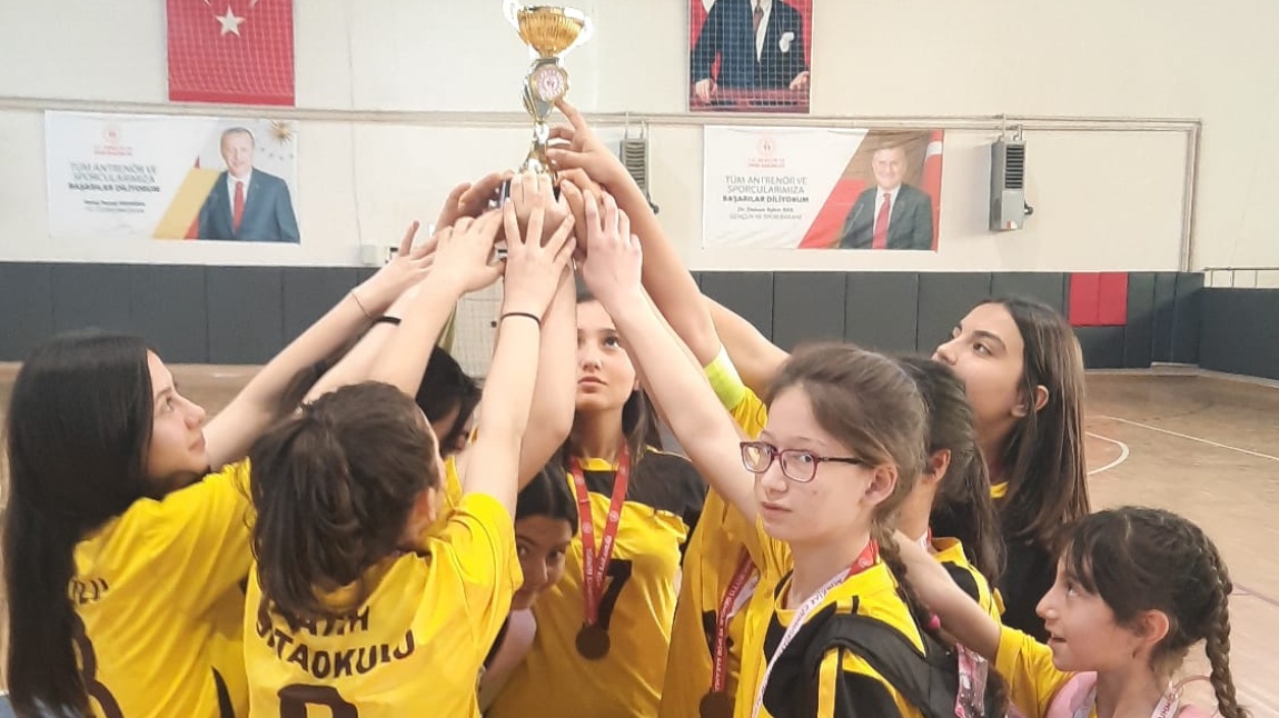 Kız Futsal Takımımız İl üçüncüsü